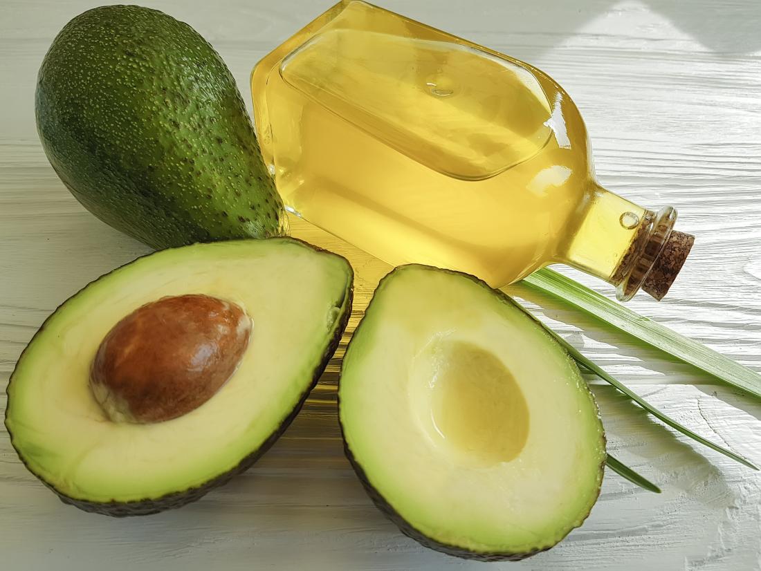 avocado-oil-in-jar-next-to-halved-avocado.jpg